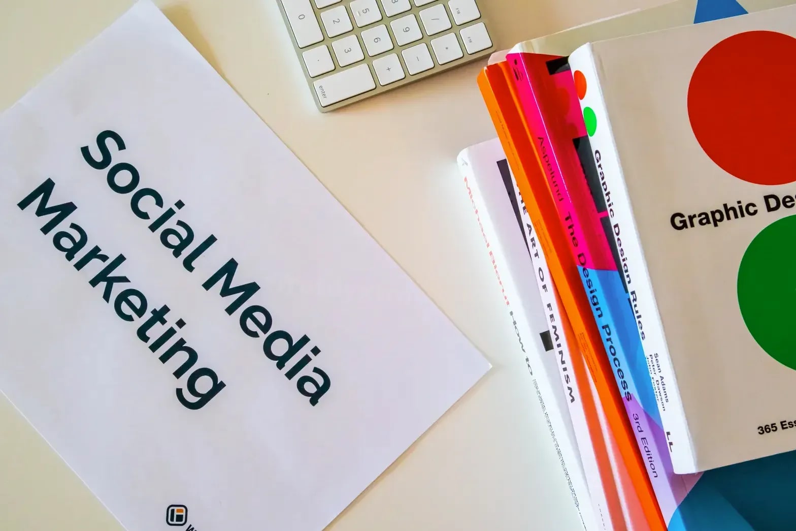 SEO, SEA, contenu et social ads pour des campagnes marketing adaptées à Paris.